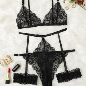 Sexy Plus Floral Black Lace Garter Lingerie Set